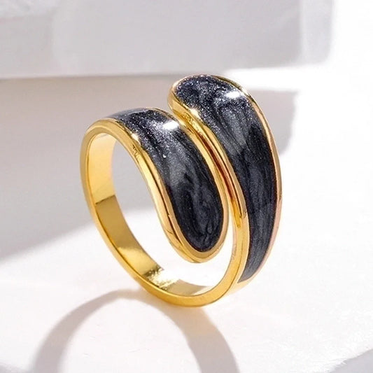 Black Pearl Gold Crossover Ring