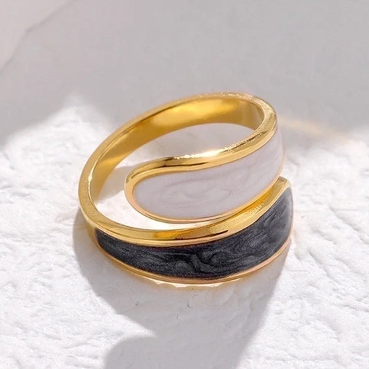 Black and White Pearl Gold Crossover Ring